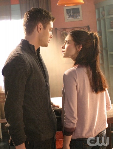 TheCW Staffel1-7Pics_229.jpg - Smallville"Scare" (Episode #410)Image #SM410-9352Pictured (l-r): Jensen Ackles as Jason Teague,  Kristin Kreuk as Lana LangCredit: ©ÊThe WB / David Gray